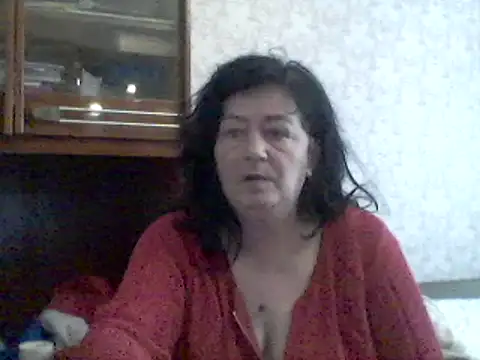 Snapshot of GypsiQueen2 chatting on 02-15-25, 08:44 GypsiQueen2 online show from 02-15-25, 08:44