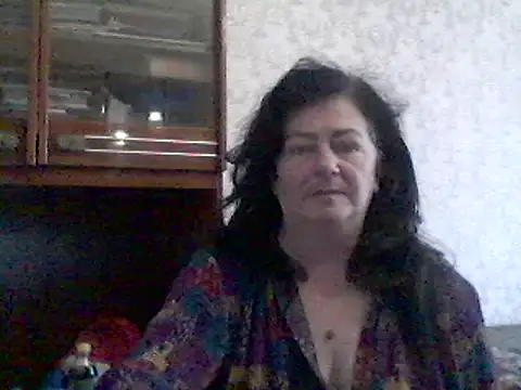 Snapshot of GypsiQueen2 chatting on 02-18-25, 02:06 GypsiQueen2 online show from 02-18-25, 02:06