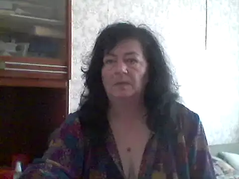 Snapshot of GypsiQueen2 chatting on 03-14-25, 09:24 GypsiQueen2 online show from 03-14-25, 09:24