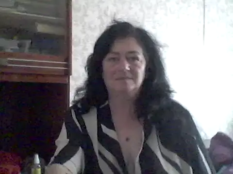 Snapshot of GypsiQueen2 chatting on 03-18-25, 11:19 GypsiQueen2 online show from 03-18-25, 11:19