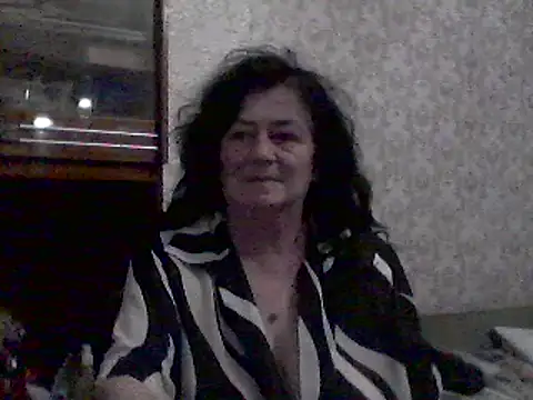 Snapshot of GypsiQueen2 chatting on 03-18-25, 06:15 GypsiQueen2 online show from 03-18-25, 06:15