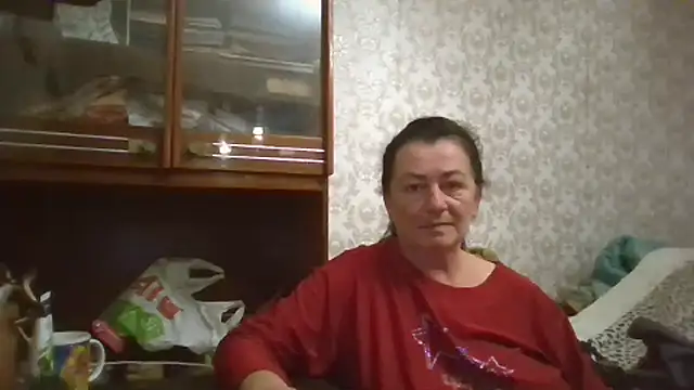 Snapshot of GypsiQueen2 chatting on 10-18-25, 05:25 GypsiQueen2 online show from 10-18-25, 05:25