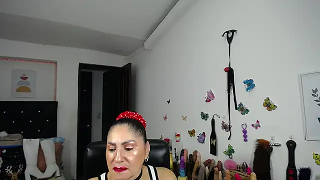 Snapshot of mature_bigboobs10 chatting on 10-26-25, 04:18 mature bigboobs10 online show from 10-26-25, 04:18