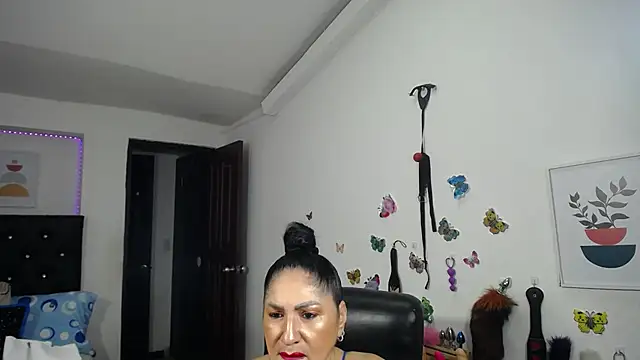 Snapshot of mature_bigboobs10 chatting on 10-29-25, 01:19 mature bigboobs10 online show from 10-29-25, 01:19