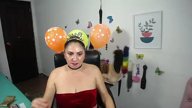 Snapshot of mature_bigboobs10 chatting on 12-05-25, 04:10 mature bigboobs10 online show from 12-05-25, 04:10