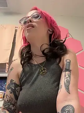 MissRomero online show from 01-10-25, 03:07