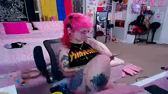 MissRomero online show from 11-23-25, 01:16