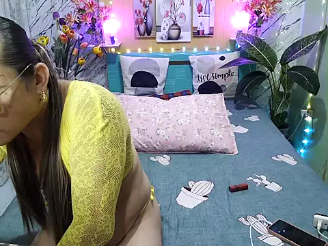 UrAsianPrincessDanie online show from 09-10-25, 10:10