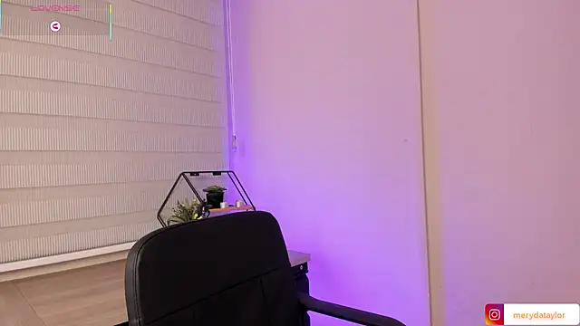 Snapshot of MERIDA_TAYLOR chatting on 02-13-25, 06:48 MERIDA TAYLOR online show from 02-13-25, 06:48