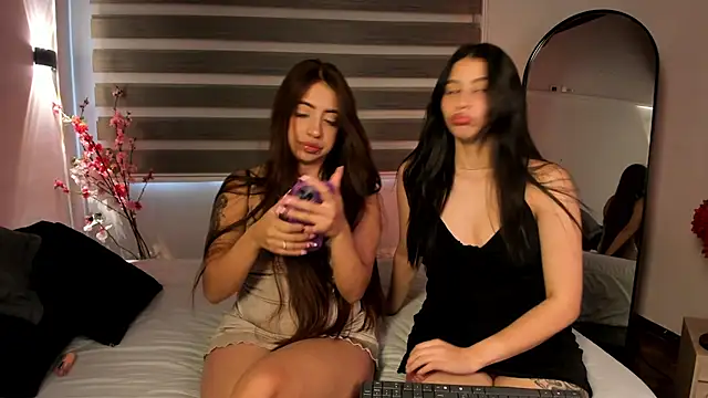 Snapshot of MERIDA_TAYLOR chatting on 09-12-25, 03:23 MERIDA TAYLOR online show from 09-12-25, 03:23