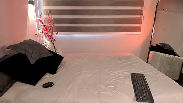 Snapshot of MERIDA_TAYLOR chatting on 09-13-25, 01:11 MERIDA TAYLOR online show from 09-13-25, 01:11