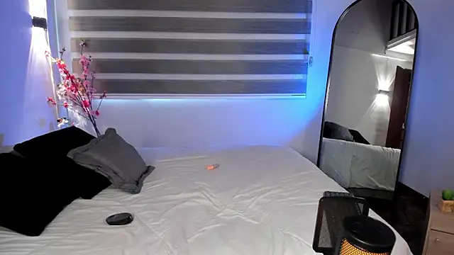 Snapshot of MERIDA_TAYLOR chatting on 09-17-25, 01:02 MERIDA TAYLOR online show from 09-17-25, 01:02