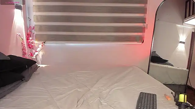 Snapshot of MERIDA_TAYLOR chatting on 10-06-25, 01:52 MERIDA TAYLOR online show from 10-06-25, 01:52