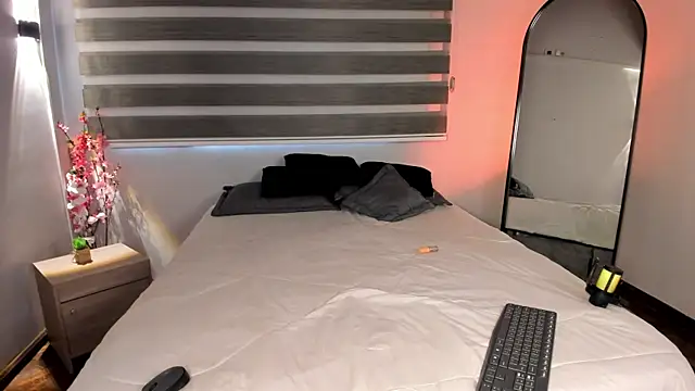 Snapshot of MERIDA_TAYLOR chatting on 10-29-25, 01:13 MERIDA TAYLOR online show from 10-29-25, 01:13