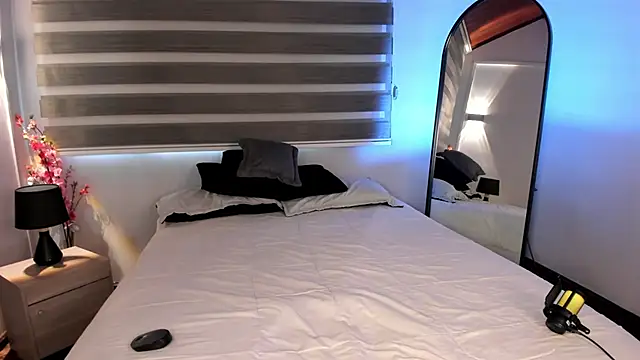 Snapshot of MERIDA_TAYLOR chatting on 12-03-25, 12:14 MERIDA TAYLOR online show from 12-03-25, 12:14