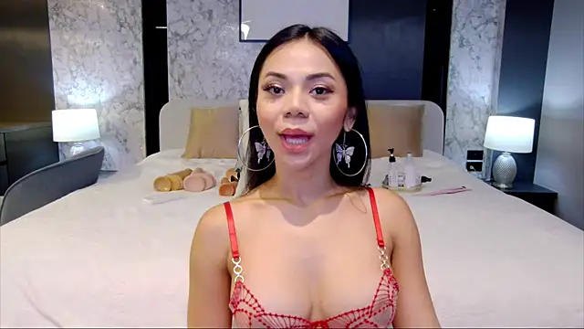 Snapshot of MillaBelle chatting on 12-17-24, 01:39 MillaBelle online show from 12-17-24, 01:39