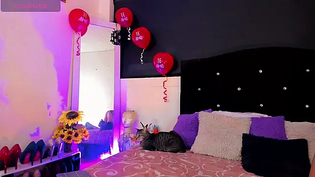 lesly xx online show from 02-16-25, 01:14