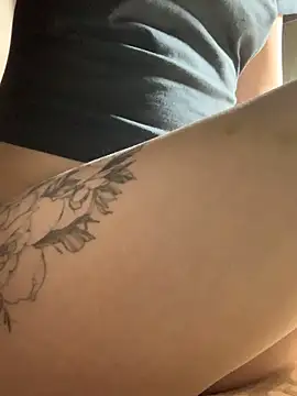 Snapshot of MiaBlossom chatting on 01-04-25, 08:48 MiaBlossom online show from 01-04-25, 08:48