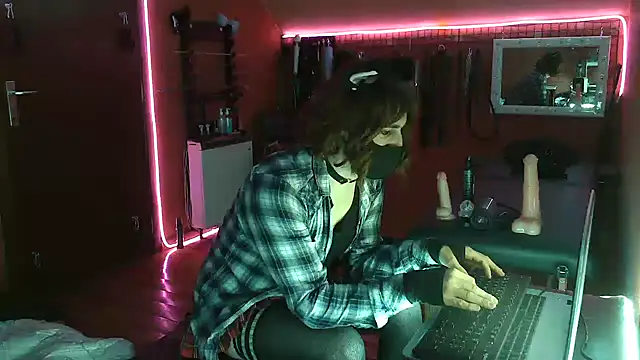 Ginny-the-bdsm-nympho online show from 03-16-25, 06:01