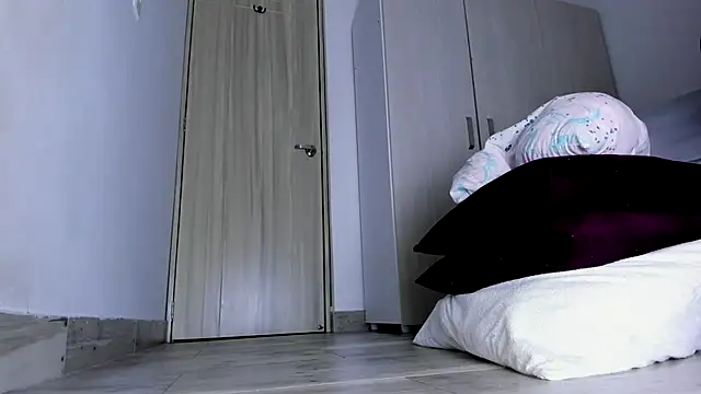 Skarleth69 online show from 11-04-25, 03:38