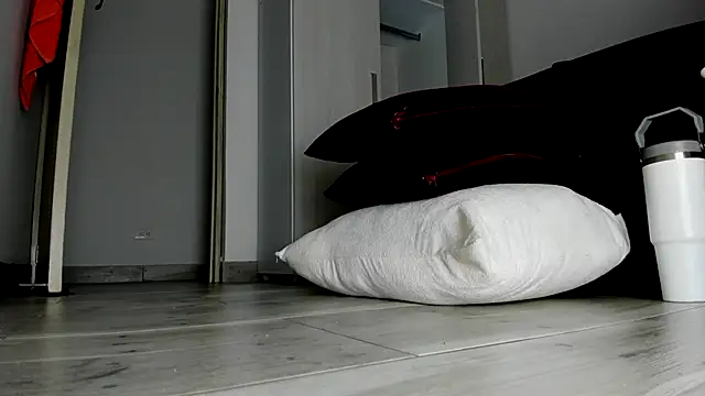 Skarleth69 online show from 12-03-25, 02:52