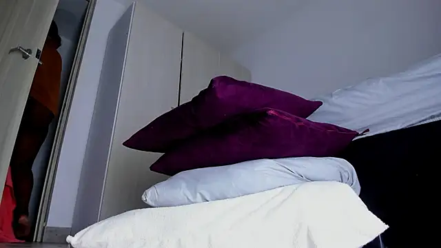 Snapshot of Skarleth69 chatting on 02-05-26, 01:43 Skarleth69 online show from 02-05-26, 01:43