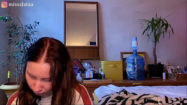 Snapshot of elfess chatting on 11-06-25, 10:38 elfess online show from 11-06-25, 10:38