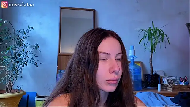 Snapshot of elfess chatting on 11-19-25, 10:15 elfess online show from 11-19-25, 10:15