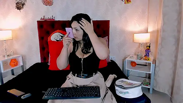 Snapshot of KarlyPrint chatting on 10-29-25, 01:02 KarlyPrint online show from 10-29-25, 01:02