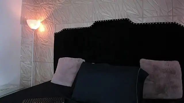 Snapshot of JennyRouse01 chatting on 03-21-25, 11:01 JennyRouse01 online show from 03-21-25, 11:01