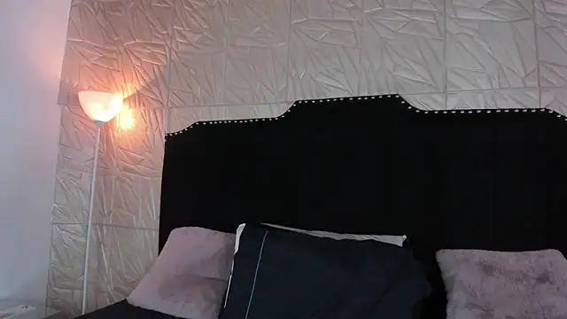 Snapshot of JennyRouse01 chatting on 03-21-25, 02:07 JennyRouse01 online show from 03-21-25, 02:07