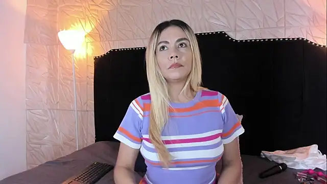 Snapshot of JennyRouse01 chatting on 09-18-25, 11:12 JennyRouse01 online show from 09-18-25, 11:12