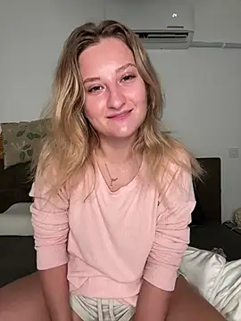 Snapshot of MileySummer chatting on 12-04-24, 03:21 MileySummer online show from 12-04-24, 03:21