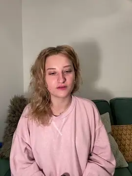 Snapshot of MileySummer chatting on 02-07-25, 07:38 MileySummer online show from 02-07-25, 07:38