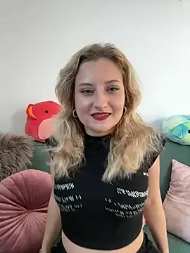 Snapshot of MileySummer chatting on 03-01-25, 09:18 MileySummer online show from 03-01-25, 09:18