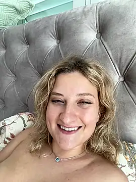 Snapshot of MileySummer chatting on 03-14-25, 07:48 MileySummer online show from 03-14-25, 07:48