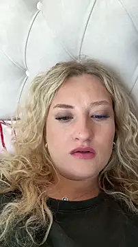 Snapshot of MileySummer chatting on 09-23-25, 09:23 MileySummer online show from 09-23-25, 09:23