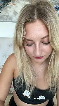 Snapshot of MileySummer chatting on 10-01-25, 07:36 MileySummer online show from 10-01-25, 07:36