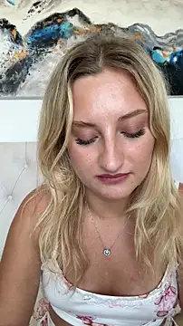 Snapshot of MileySummer chatting on 10-03-25, 09:17 MileySummer online show from 10-03-25, 09:17