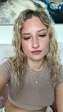 Snapshot of MileySummer chatting on 10-10-25, 06:34 MileySummer online show from 10-10-25, 06:34