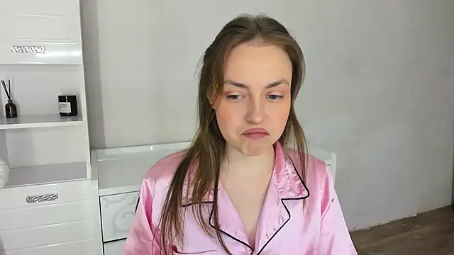 Snapshot of JessicaNickson chatting on 10-31-25, 03:24 JessicaNickson online show from 10-31-25, 03:24