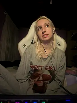 bunnydark00 online show from 10-30-25, 12:34