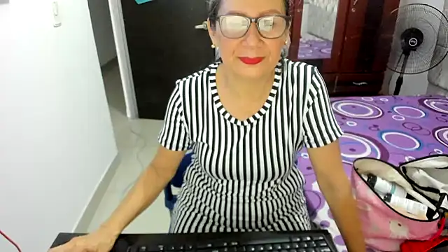 jademartin  online show from 01-29-25, 08:14