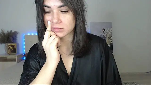 Snapshot of RoxannePure chatting on 02-21-25, 02:06 RoxannePure online show from 02-21-25, 02:06