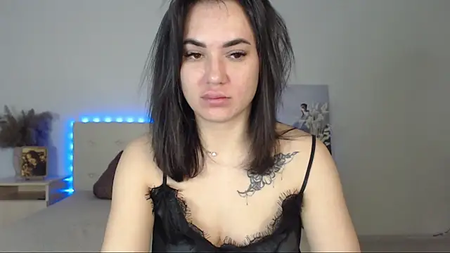 Snapshot of RoxannePure chatting on 03-03-25, 02:04 RoxannePure online show from 03-03-25, 02:04