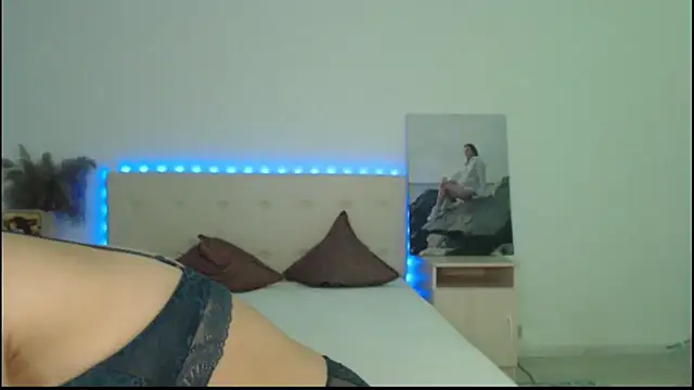 Snapshot of RoxannePure chatting on 10-09-25, 03:37 RoxannePure online show from 10-09-25, 03:37