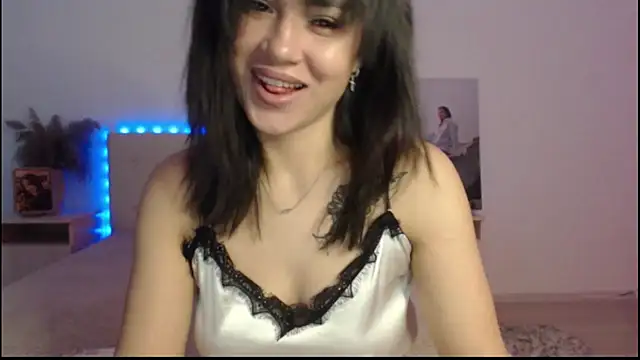 Snapshot of RoxannePure chatting on 10-16-25, 03:29 RoxannePure online show from 10-16-25, 03:29