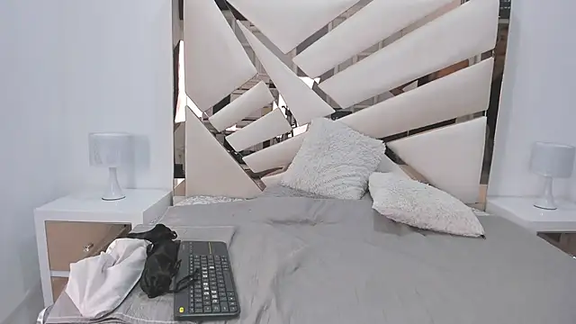 Naughty  Mom online show from 02-01-25, 07:44