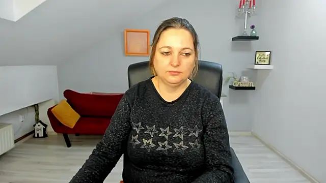 LollaGirl online show from 02-06-26, 04:06