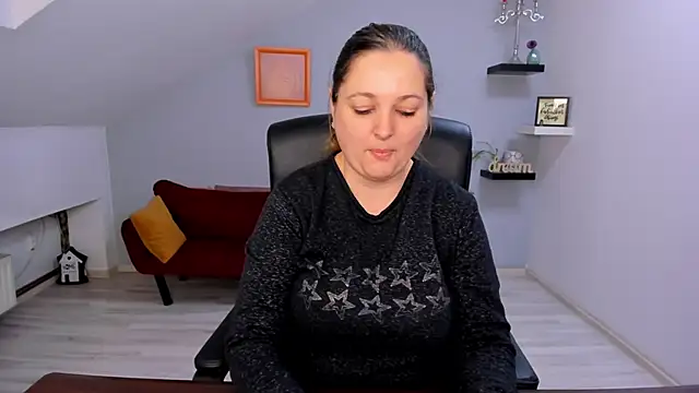 LollaGirl online show from 02-24-26, 04:21